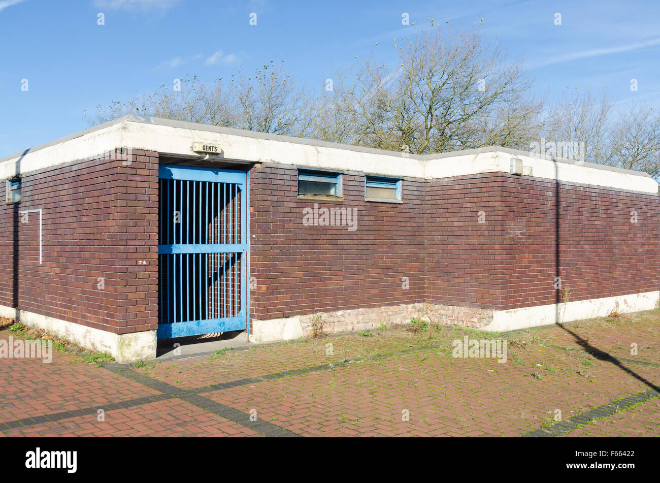 Disused 1970s toilet block in Dudley, West Midlands Stock Photo
