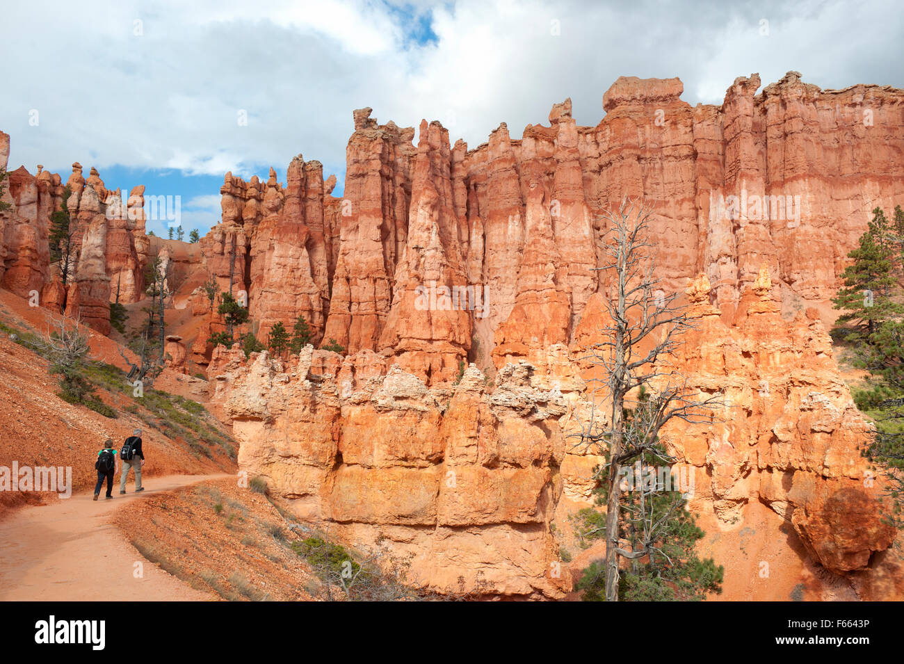 Two hikers on the Queens Garden trail in Bryce National Park. Stock Photo