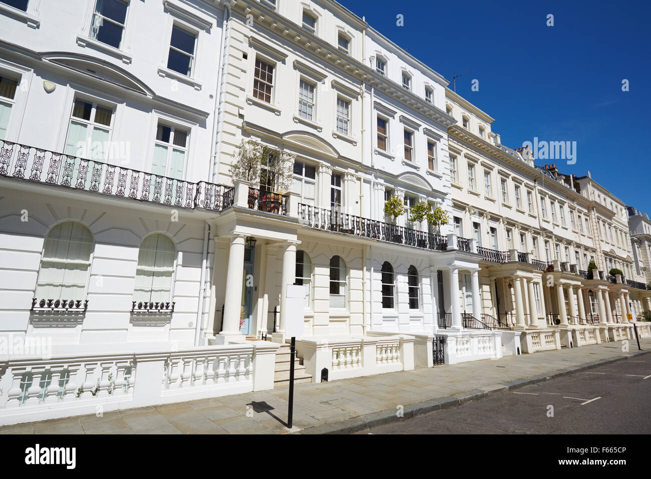 White luxury houses facades in hi-res stock photography and images - Alamy