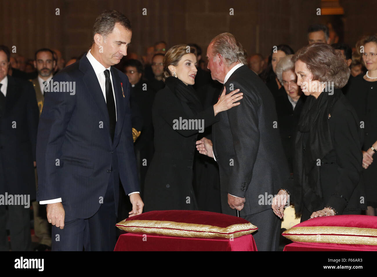 El Escorial, Spain. 12th Nov, 2015. King Juan Carlos of Spain, Queen Sofia of Spain, King Felipe VI of Spain and Queen Letizia of Spain attends the Funeral by His Royal Highness Infante Carlos, Duke of Calabria, Prince of Spain, at San Lorenzo de El Escorial Monastery on November 12, 2015 in El Escorial, Madrid, Spain © Jack Abuin/ZUMA Wire/Alamy Live News Stock Photo