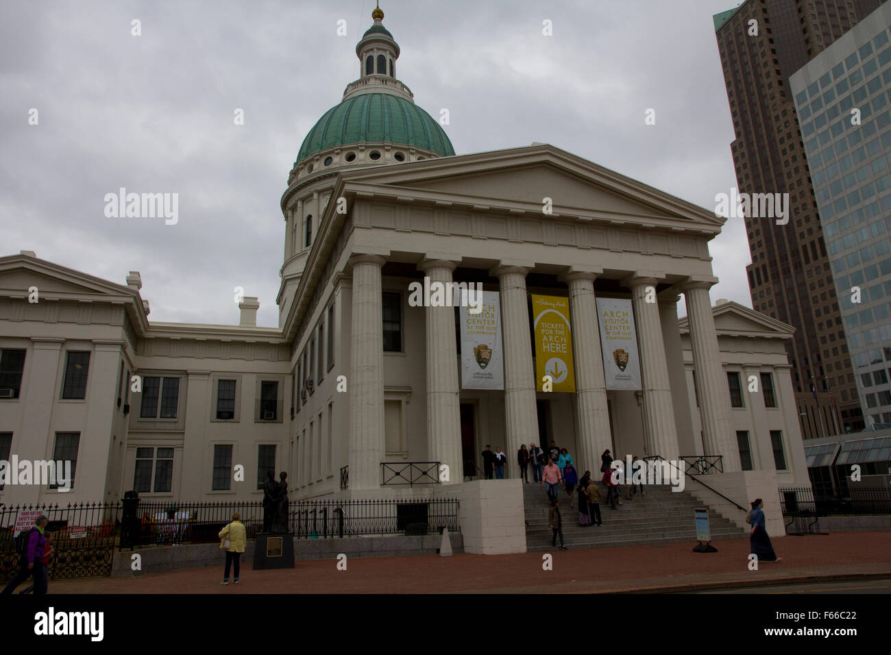 Courthouse exterior hi-res stock photography and images - Alamy