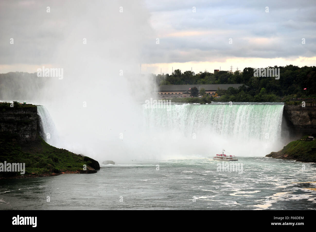 A distant view of the Horseshoe falls seen from the Canadian side of the Niagara Falls in