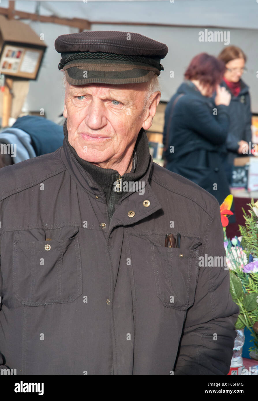 Stallholder at Flohmarkt am Mauerpark (Sunday flea market at Mauerpark) Berlin Stock Photo