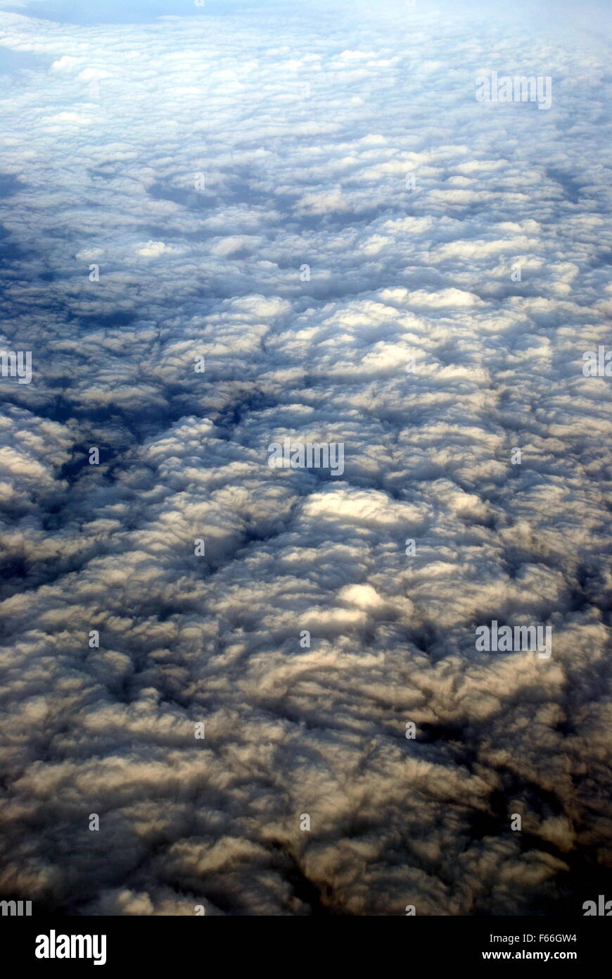 Clouds and plane hi-res stock photography and images - Alamy