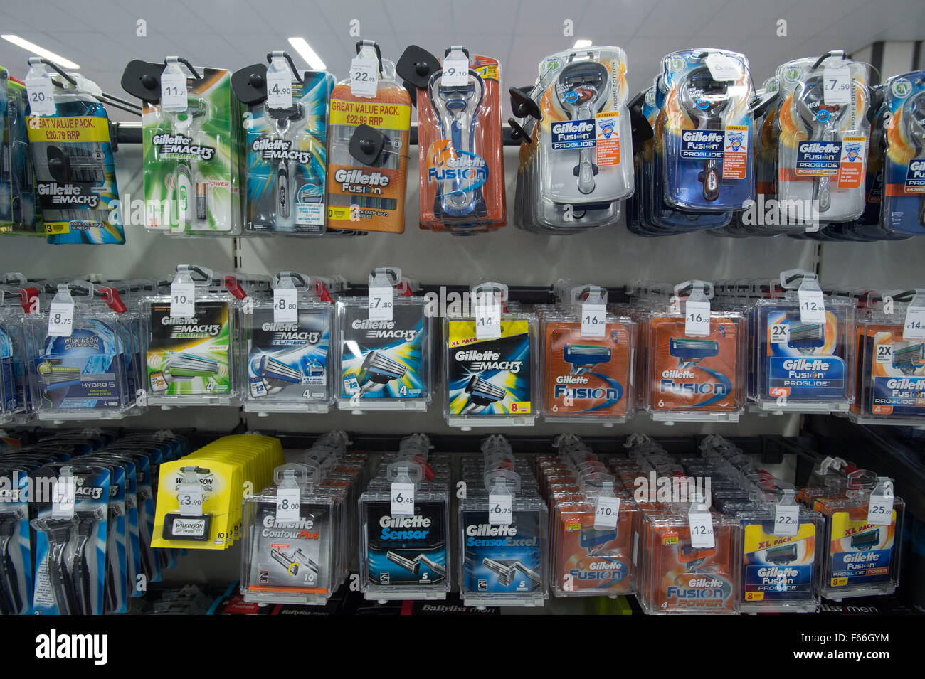 Mens razor blades for sale on a shelf in a supermarket Stock Photo - Alamy