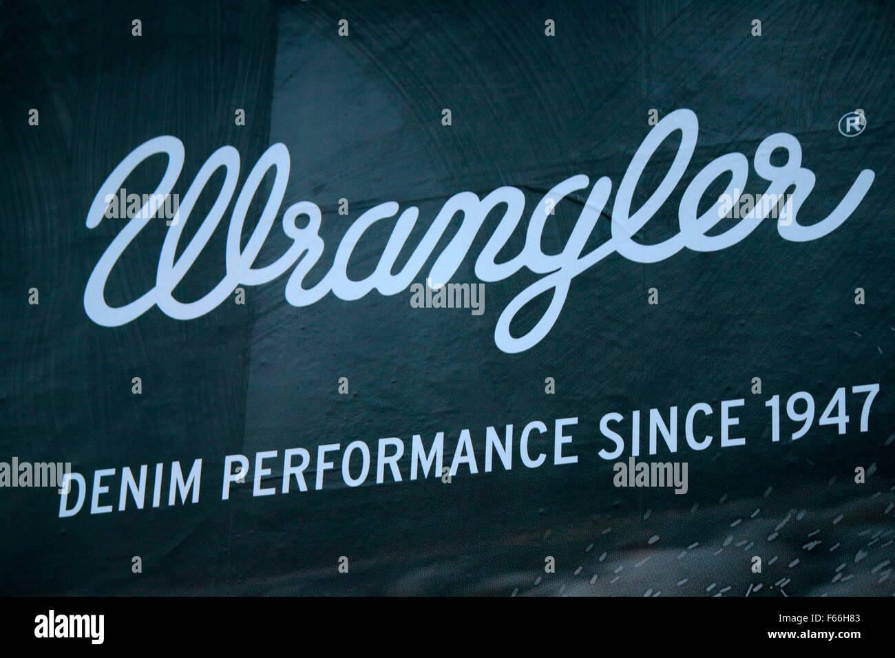 Markennamen: "Wrangler", Berlin Stock Photo - Alamy