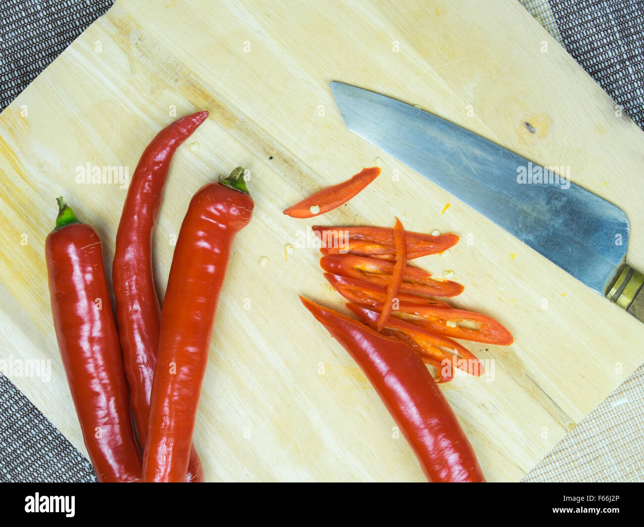 Slicing peppers wood knife hi-res stock photography and images - Alamy