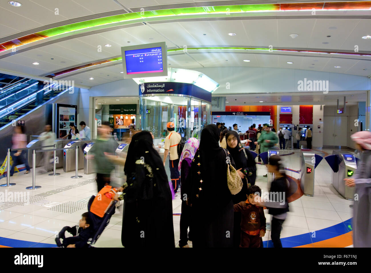 Dubai Metro Station Ticket Hall Stock Photo Alamy dubai-metro-station-ticket-hall-stock-photo-alamy