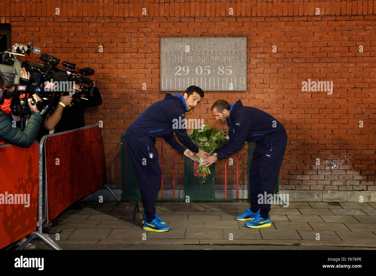 12.11.2015. King Baudouin Stadium (Formerly Heysel Stadium) Brussels, Belgium. The Juventus team visit the location where 39 fans from Liverpool and Juventus were killed during riots at the European cup final in May 1985 (30 years ago).  Gianluigi Buffon and Giorgio Chiellini lay a wreath Stock Photo