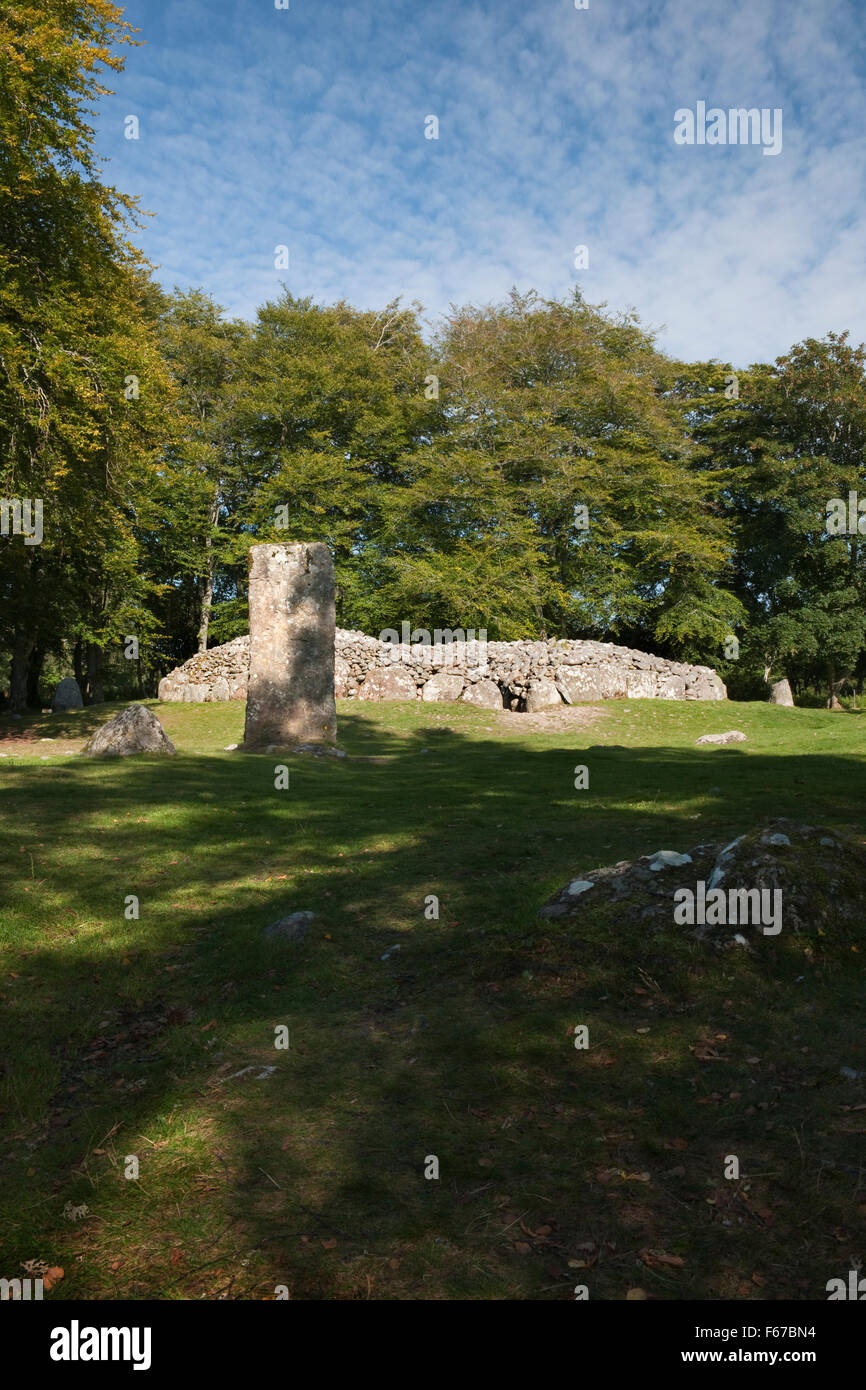 Looking NE at entrance to Clava NE passage grave, Inverness, surrounded by standing stones. Part of a Bronze Age linear cemetery +/- 2000BC. Stock Photo