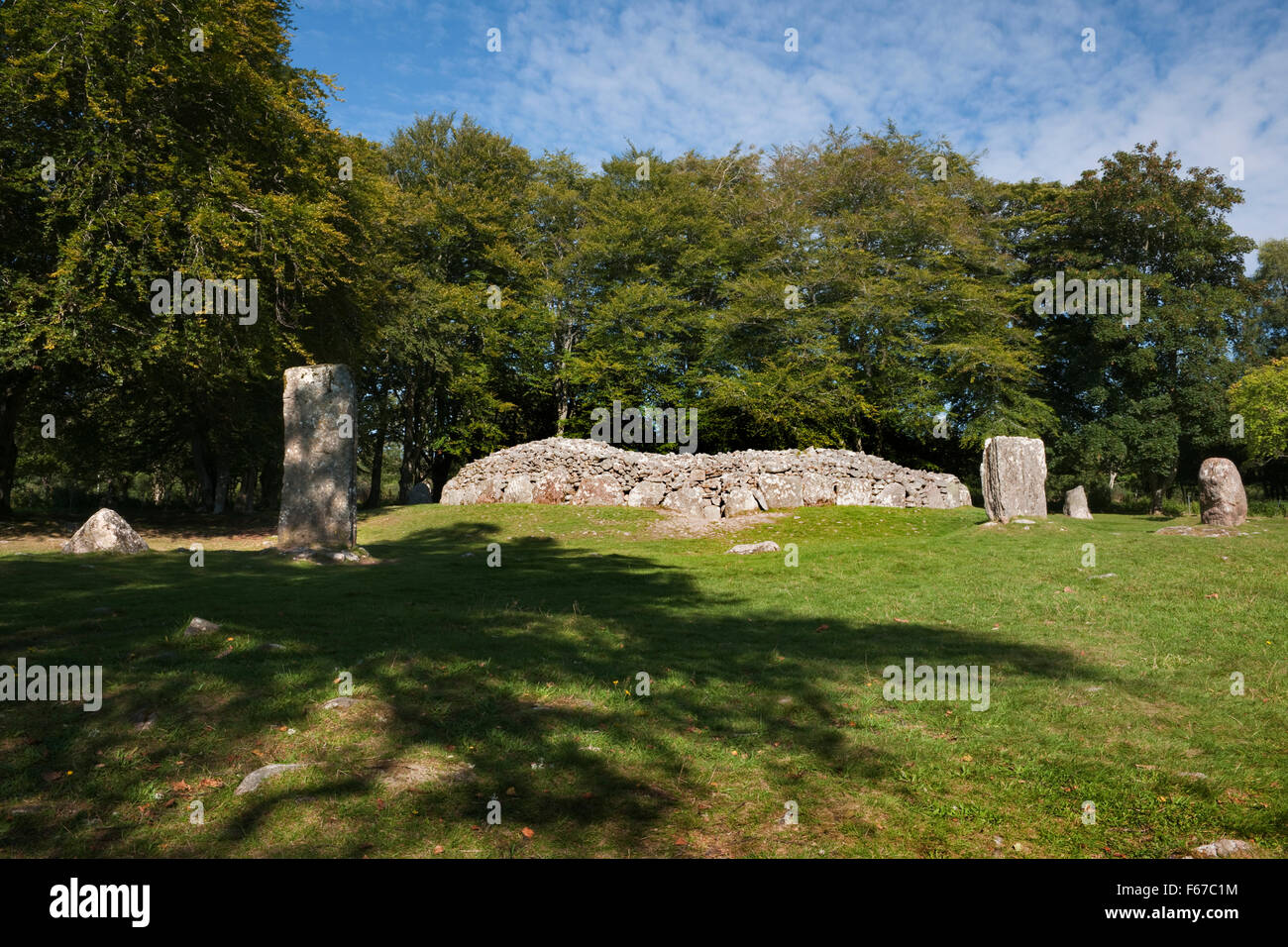 Looking NE at entrance to Clava NE passage grave, Inverness, surrounded by standing stones. Part of a Bronze Age linear cemetery +/- 2000BC. Stock Photo