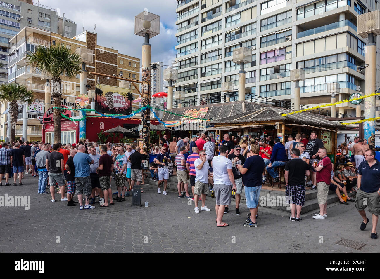 Benidorm, Spain. 13th November, 2015. England supporters begin to fill the bars in the resort of Benidorm, north of Alicante. The Spain versus England friendly match is due to kick off tonight, Friday in Alicante. Crowds outside the beachfront Tiki bar Credit:  Mick Flynn/Alamy Live News Stock Photo