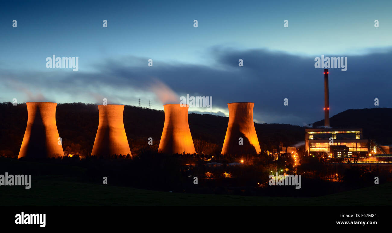 Ironbridge Power Station, Shropshire, UK. 13th November, 2015. Ironbridge Power Station illuminated tonight after the owners Eon announced the site has only 70 hours of generating time remaining. The station which has been providing electricity since the 1960s is expected to close next week. Credit:  David Bagnall/Alamy Live News Stock Photo