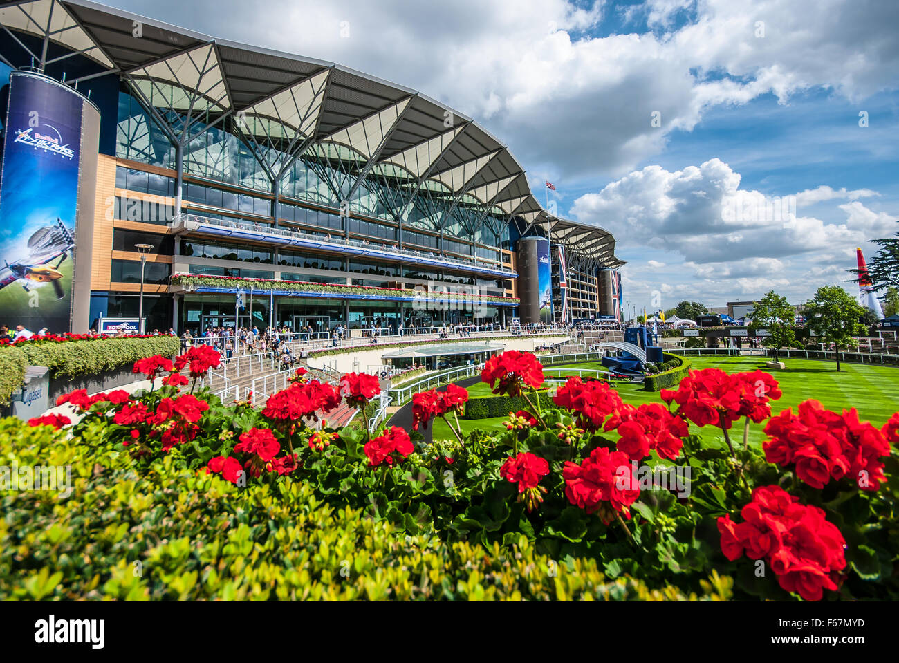 Ascot Racecourse is a British racecourse, located in Ascot, Royal Berkshire, England, UK which is used for thoroughbred horse racing. Flower display Stock Photo