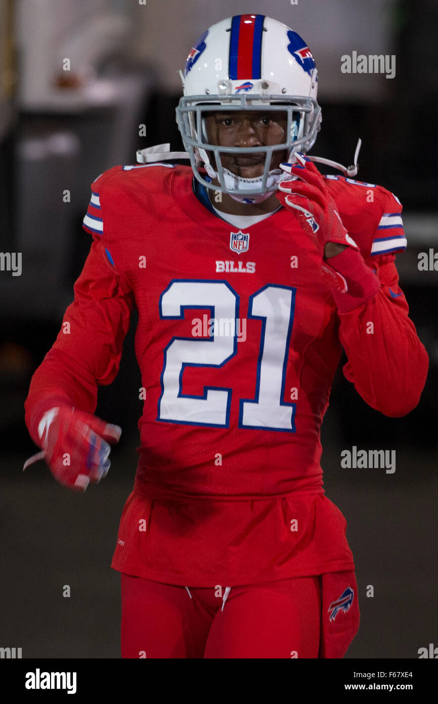 East Rutherford, New Jersey, USA. 12th Nov, 2015. Buffalo Bills cornerback Leodis McKelvin (21) comes out to the field during warm-ups prior to the NFL game between the Buffalo Bills and the New York Jets at MetLife Stadium in East Rutherford, New Jersey. The Buffalo Bills won 22-17. Christopher Szagola/CSM/Alamy Live News Stock Photo