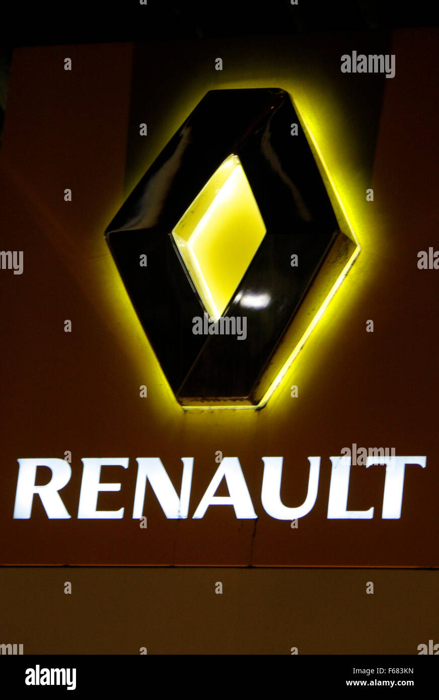 Renault emblem hi-res stock photography and images - Alamy