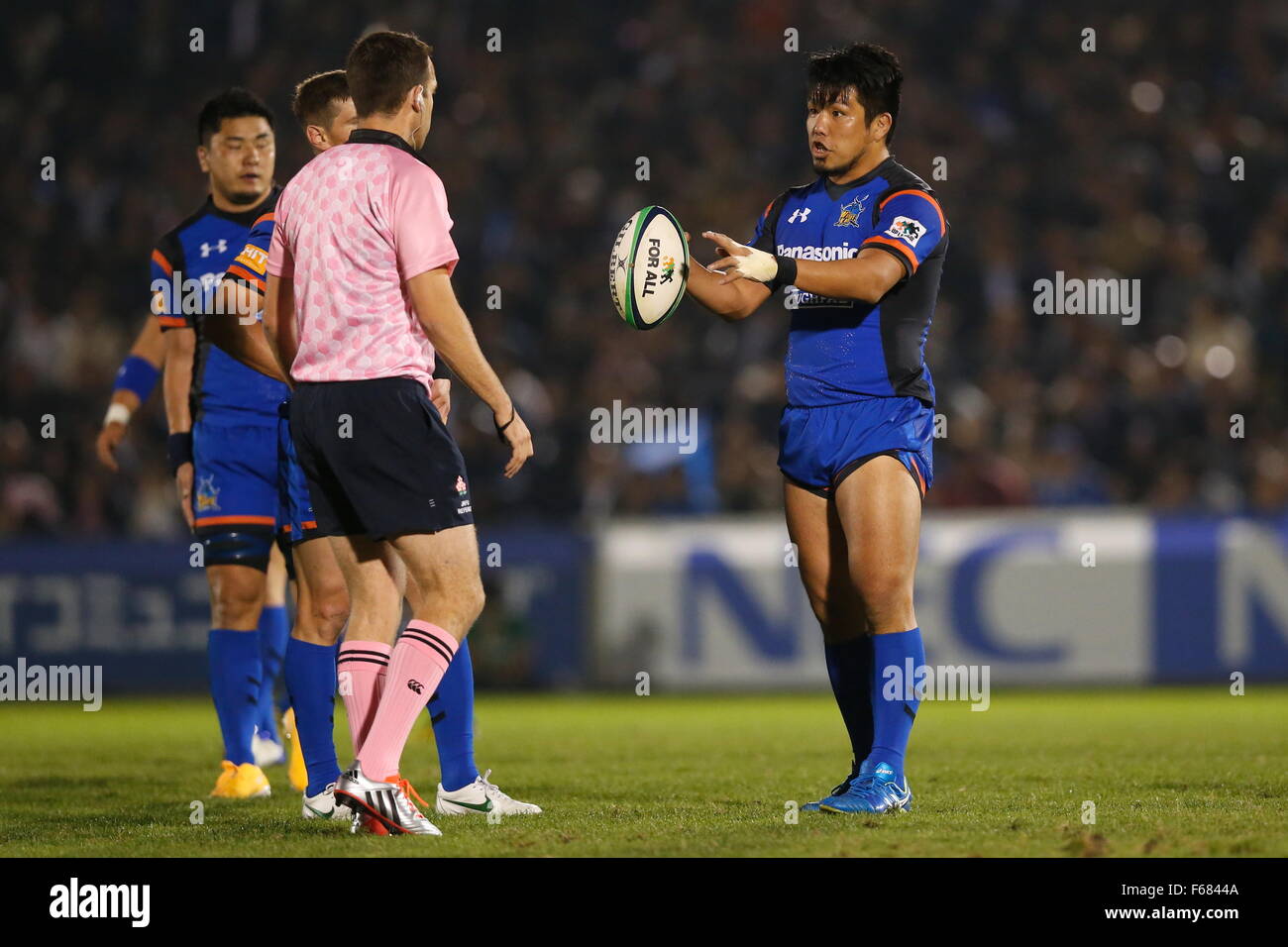 Toho Rugby Chichibunomiya Rugby Stadium, Tokyo, Japan. 13th Nov, 2015. Shota Horie ...