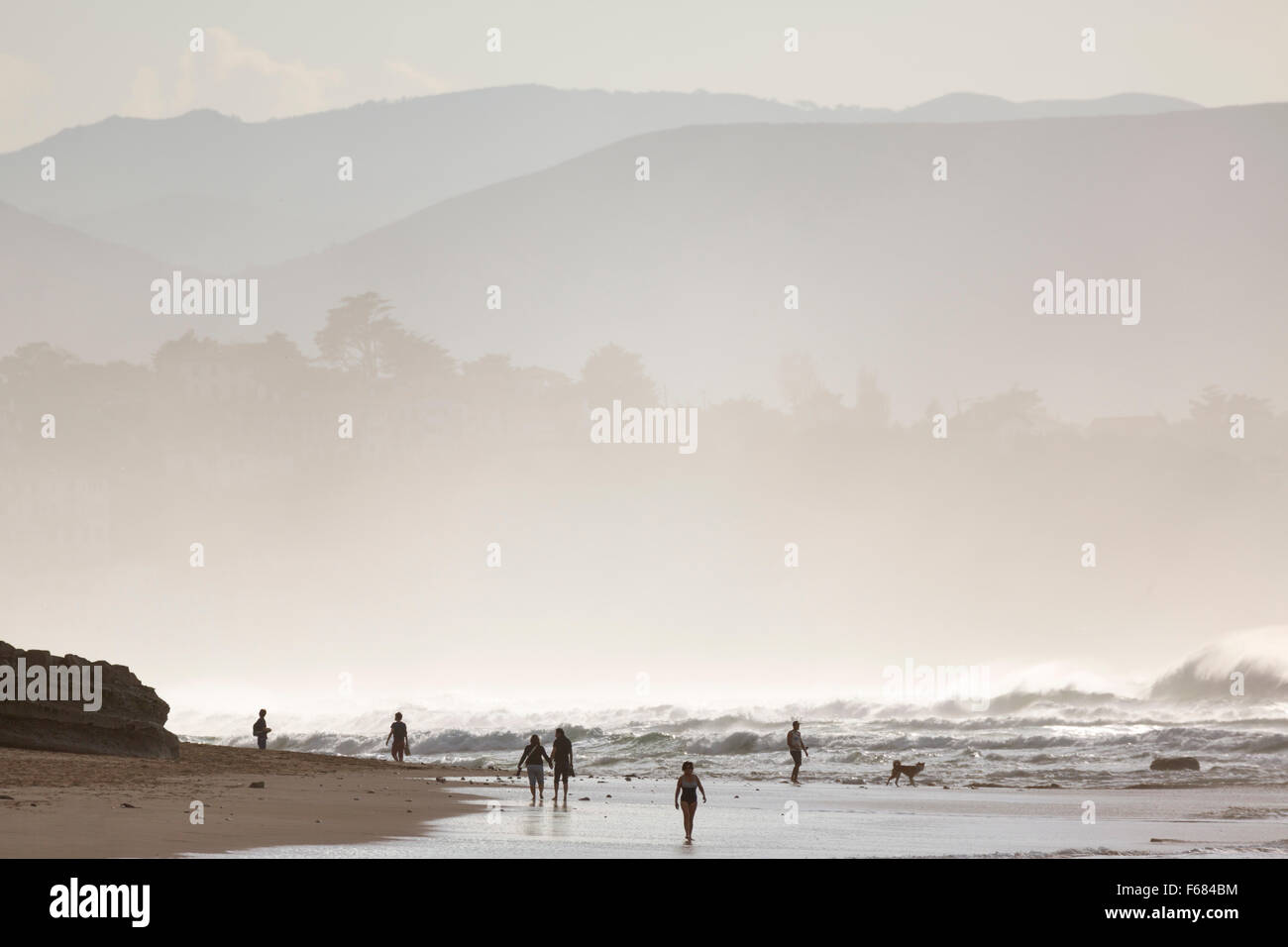 Walkers on the beach of Bidart in the late afternoon (France). Basque Country. Stock Photo