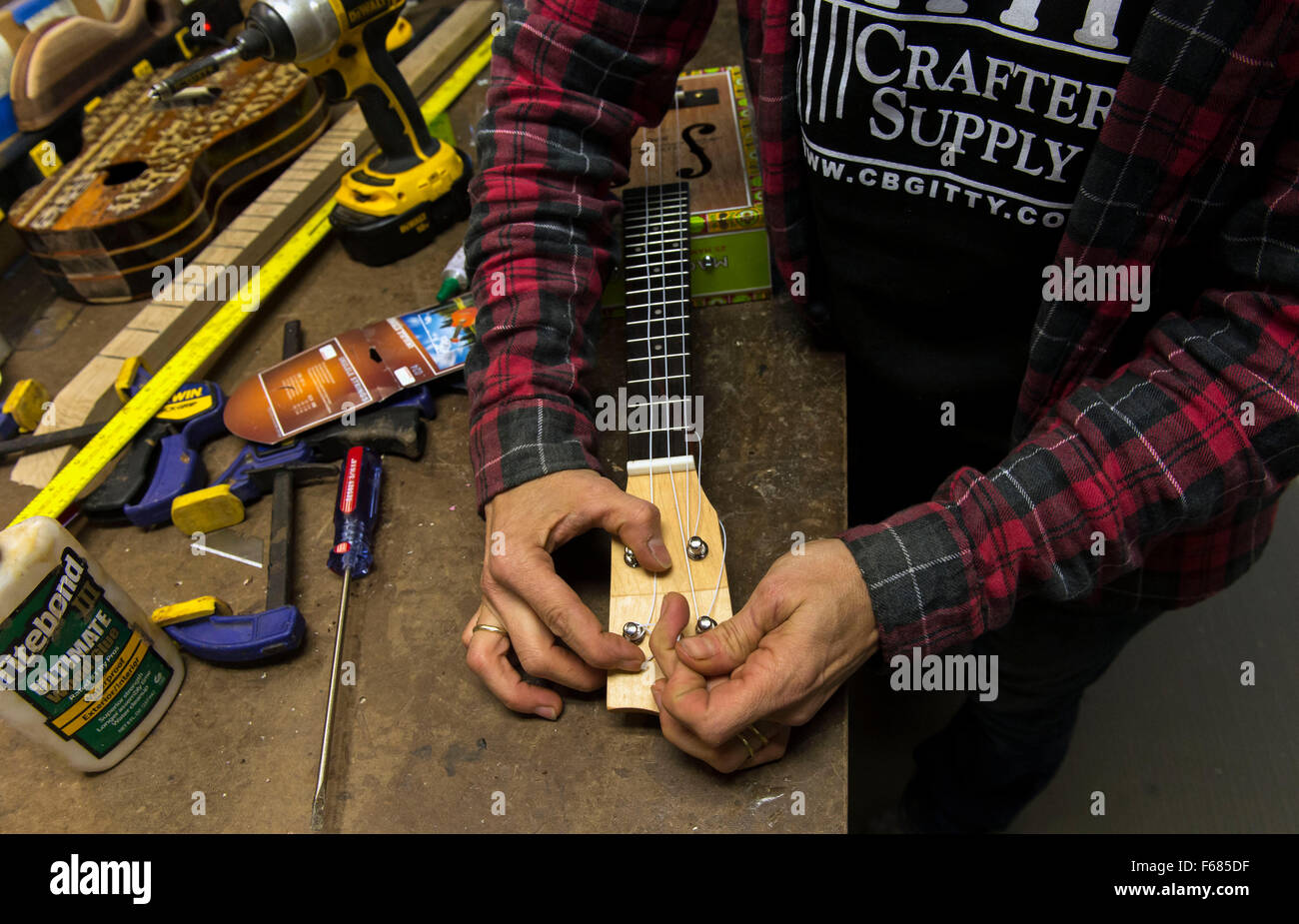 Rochester, New Hampshire, USA. 13th Nov, 2015. Instrument builder