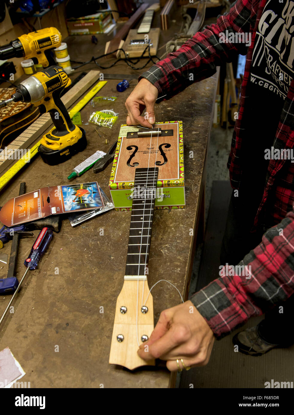 Rochester, New Hampshire, USA. 13th Nov, 2015. Instrument builder