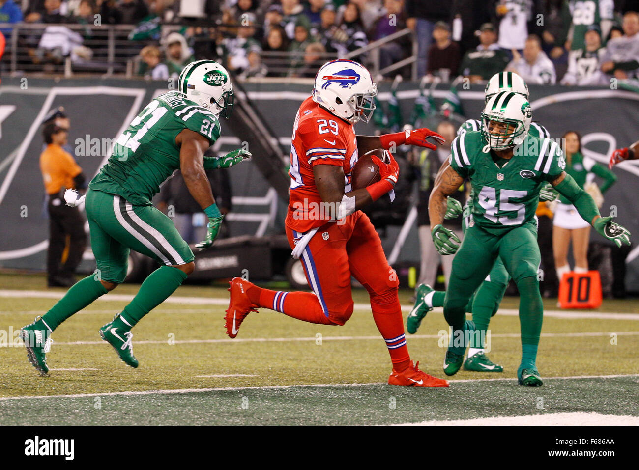 East Rutherford, New Jersey, USA. 12th Nov, 2015. Buffalo Bills running