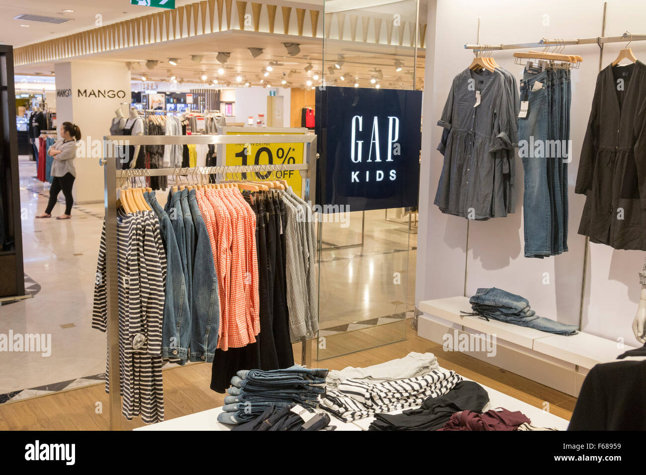 Gap Kids Store High Resolution Stock Photography and Images - Alamy