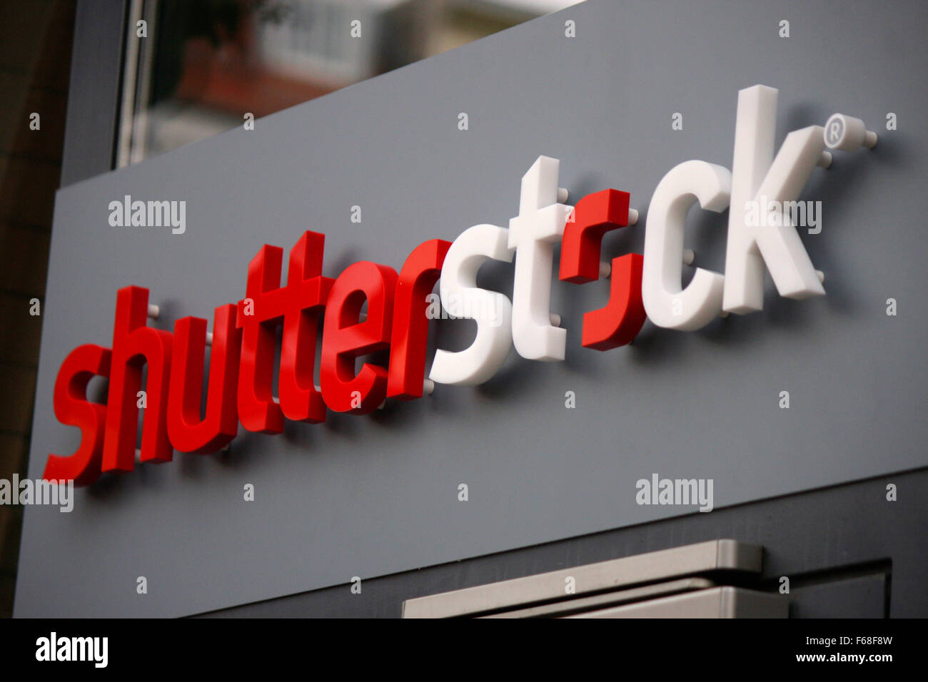 Shutterstock sign hi-res stock photography and images - Alamy