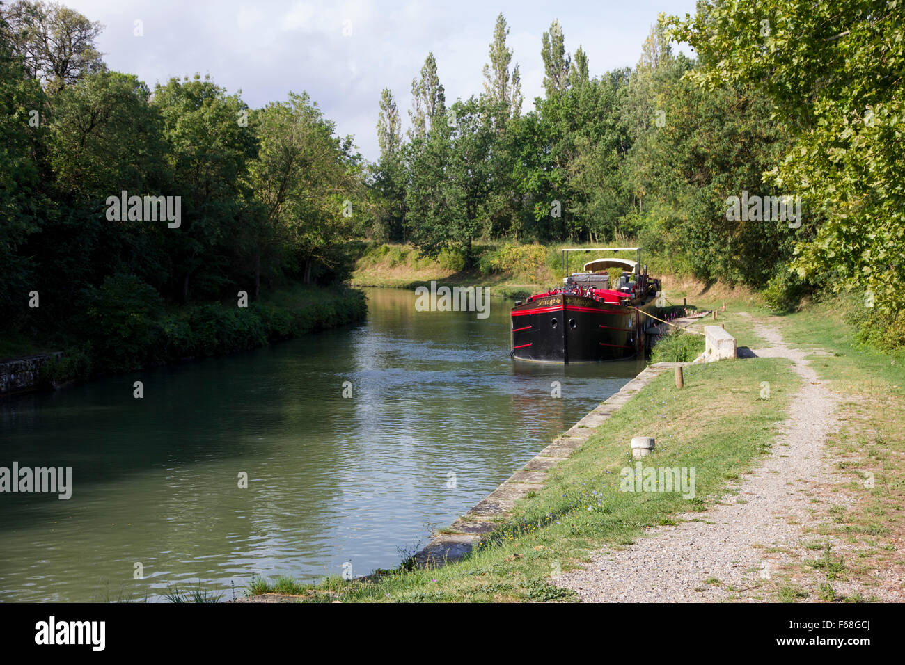 Mooring pathway hires stock photography and images Alamy