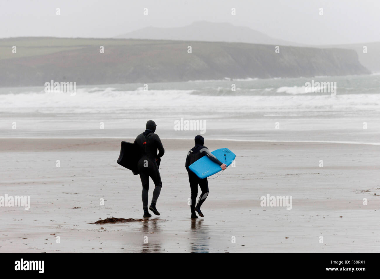 Whitesands Bay, Pembrokeshire, Wales, UK. 14th November, 2015. Boogie ...