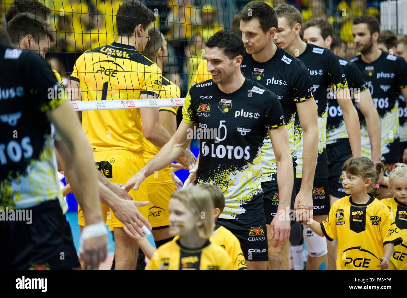Belchatow, Poland. 14th November 2015. Team Lotos Trefl Gdansk pictured during a game against PGE Skra Belchatow in the Plus Liga Polish Professional Volleyball League. Team PGE Skra went on to win 3-0. Credit:  Marcin Rozpedowski/Alamy Live News Stock Photo