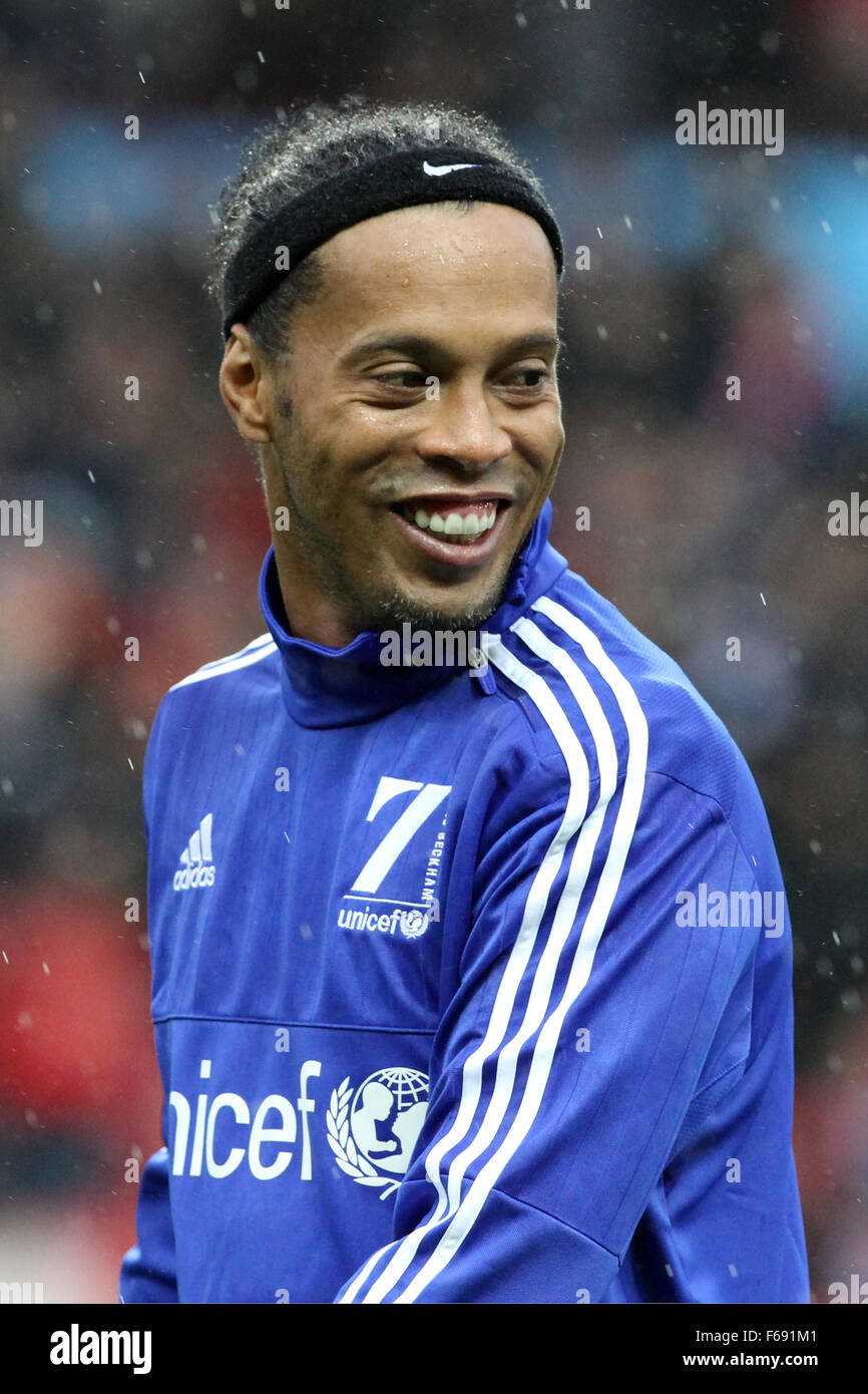 Old Trafford, Manchester, UK. 14th Nov, 2015. Unicef Match for Children. GB and NI XI versus Rest of the World XI. Ronaldinho of Brazil during the warmup Credit:  Action Plus Sports/Alamy Live News Stock Photo