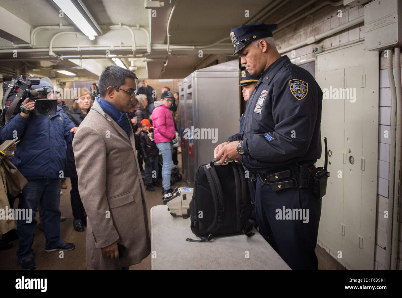 New York, NY, USA. 14th Nov, 2015. NYPD conducts random bag searches at