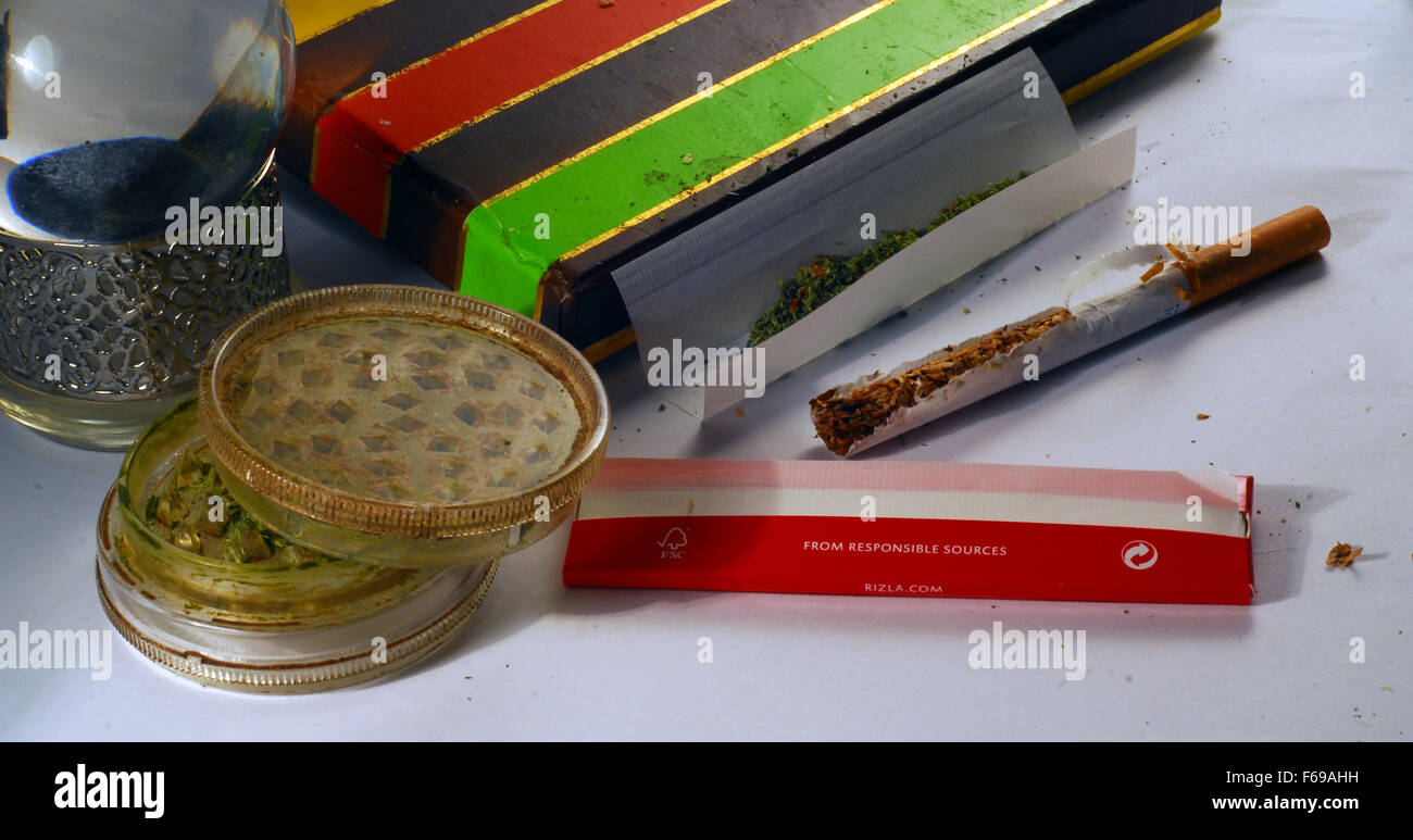 reefer,dope,hash,grinder,herb,green,weed,smoke,smoking Stock Photo Alamy