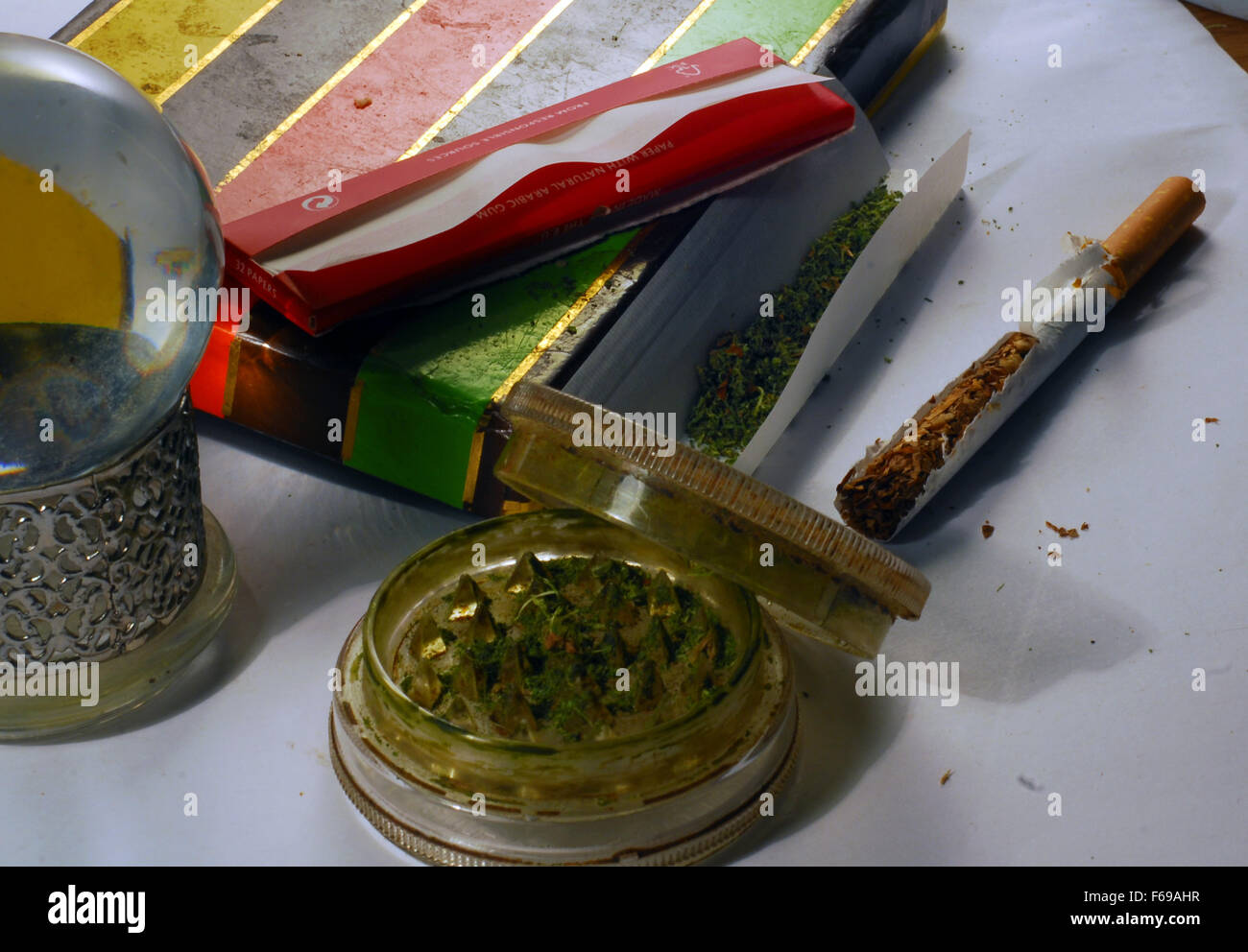 reefer,dope,hash,grinder,herb,green,weed,smoke,smoking Stock Photo Alamy