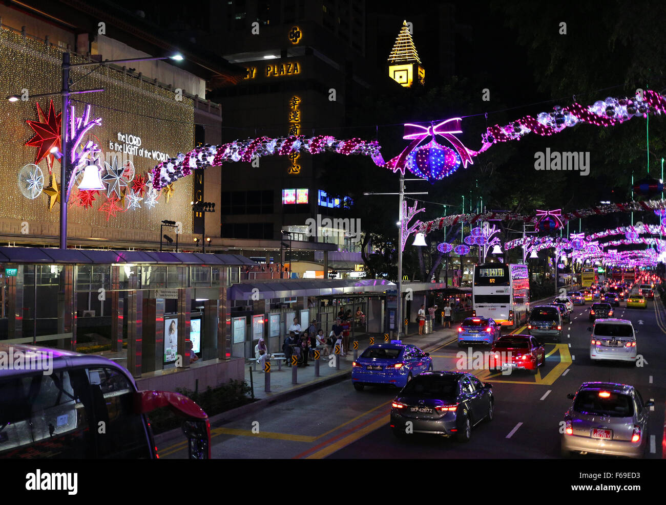 Singapore, Christmas light-up will be displayed from Nov. 14. 3rd Jan, 2016. Photo taken on Nov. 14, 2015 shows Christmas lights at Orchard Road in Singapore. Themed on 'Christmas on A Great Street', this year's Christmas light-up will be displayed from Nov. 14, 2015 to Jan. 3, 2016. Visitors can look forward to celebrating the festive season in an atmosphere of merriment. Credit:  Bao Xuelin/Xinhua/Alamy Live News Stock Photo