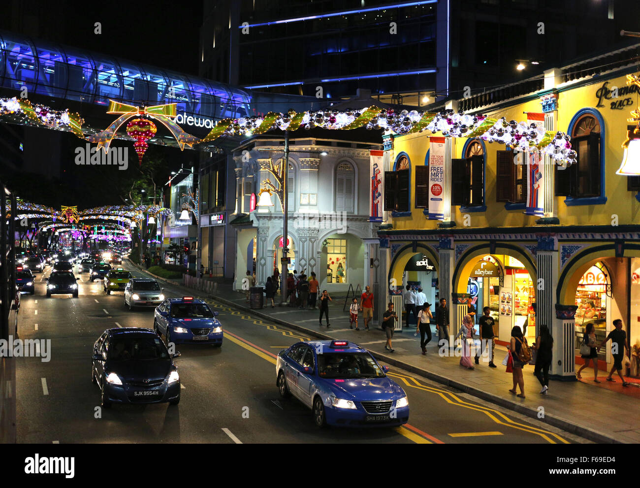 Singapore, Christmas light-up will be displayed from Nov. 14. 3rd Jan, 2016. Photo taken on Nov. 14, 2015 shows Christmas lights at Orchard Road in Singapore. Themed on 'Christmas on A Great Street', this year's Christmas light-up will be displayed from Nov. 14, 2015 to Jan. 3, 2016. Visitors can look forward to celebrating the festive season in an atmosphere of merriment. Credit:  Bao Xuelin/Xinhua/Alamy Live News Stock Photo