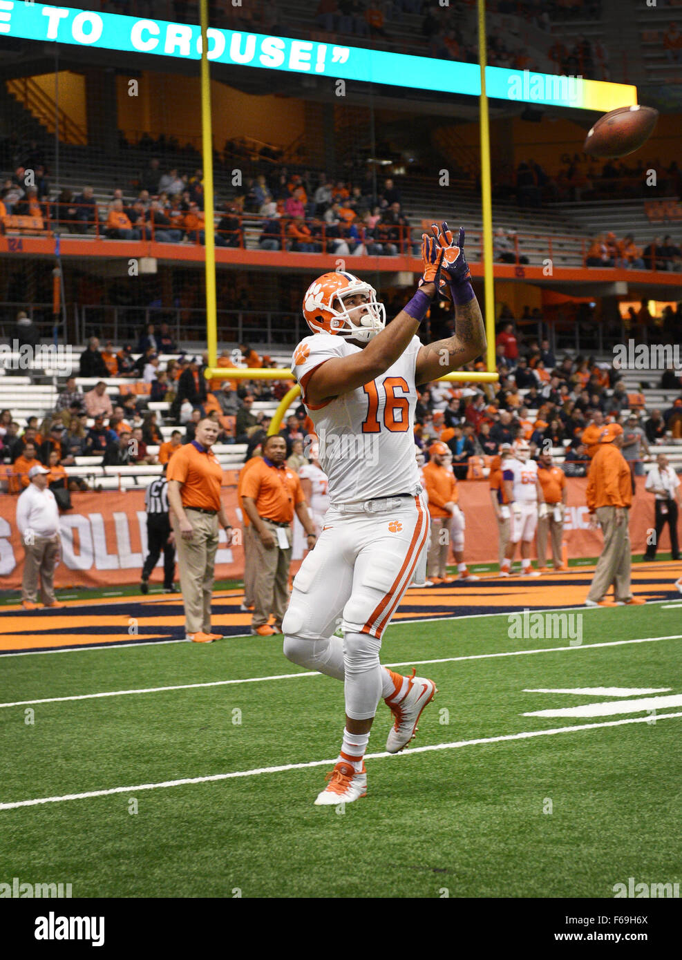 Syracuse, NY, USA. 14th Nov, 2015. Clemson Tigers tight end Jordan Leggett (16) in warm ups prior to Clemson defeating Syracuse 37-27 in an ACC matchup at the Carrier Dome in Syracuse, NY. Photo by Alan Schwartz/Cal Sport Media/Alamy Live News Stock Photo