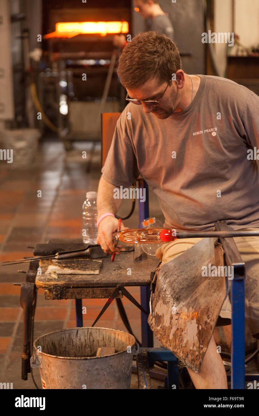 Simon pearce glass blowing hires stock photography and images Alamy