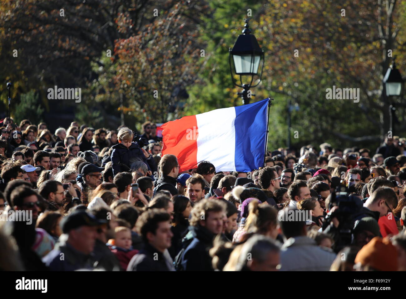 French tricolour flag flies hi-res stock photography and images - Alamy
