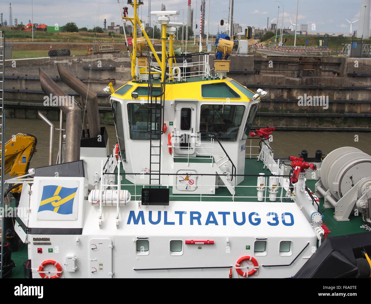 Multratug Rave 'MULTRATUG 30' is a tugboat at Zandvlietsluis, Port of Antwerp ...