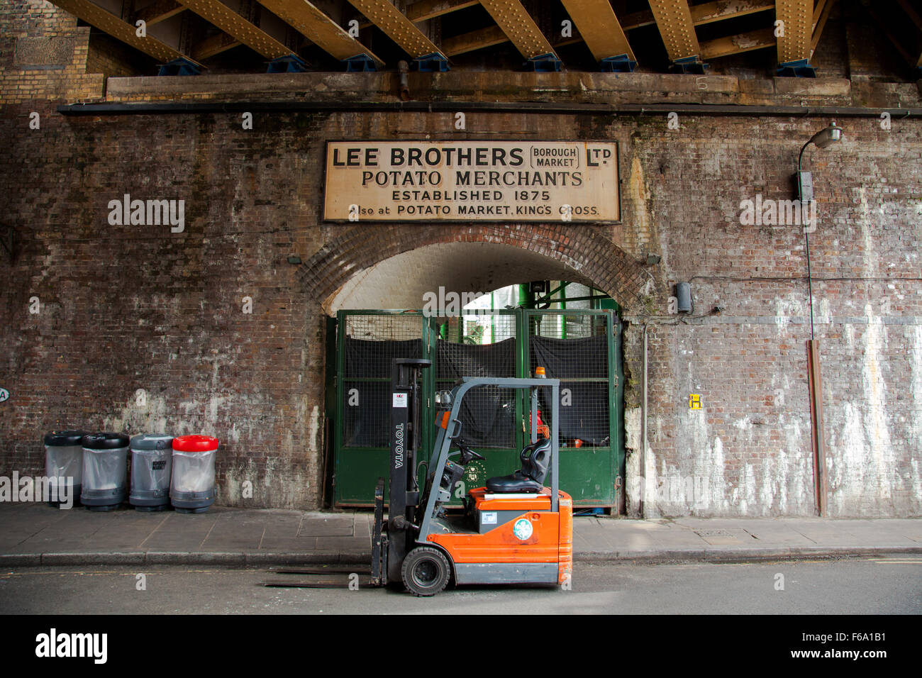Lee Brothers Potato Merchants, Borough Market, London, England,  Stock  Photo - Alamy