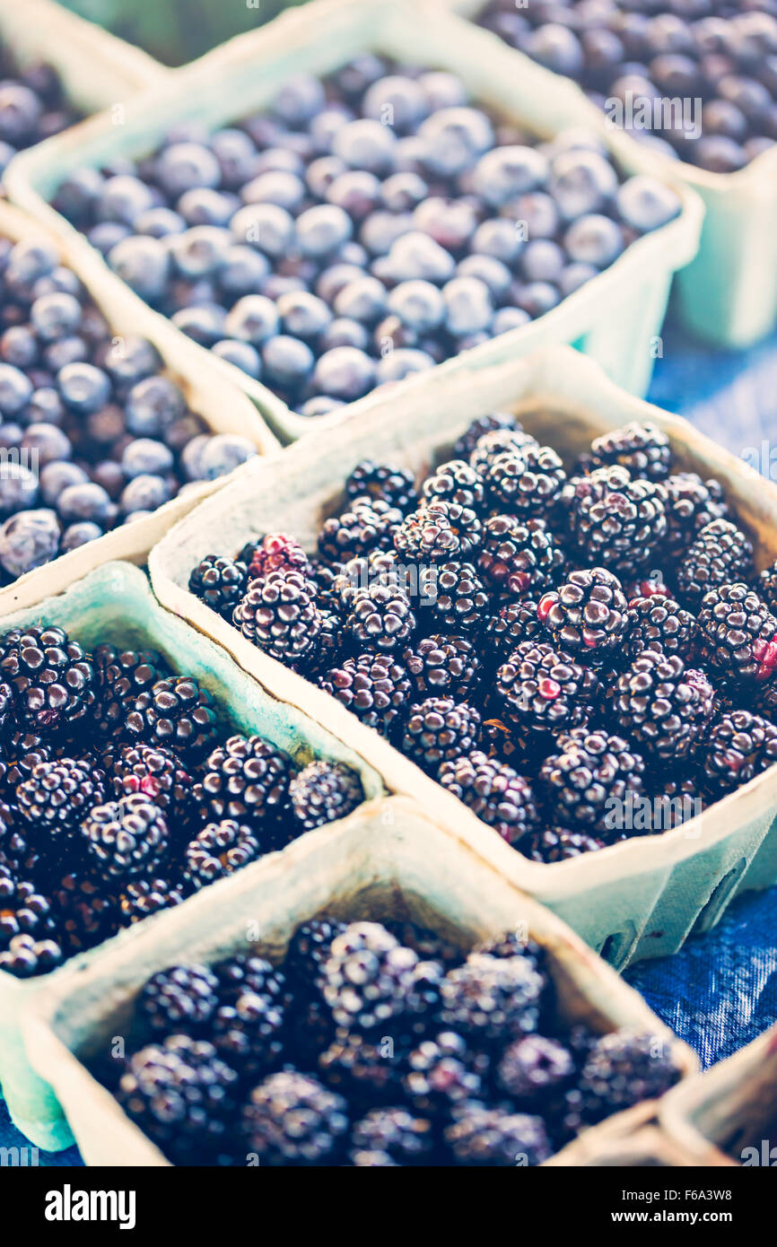 Organic fresh produce at the local farmers market Stock Photo - Alamy