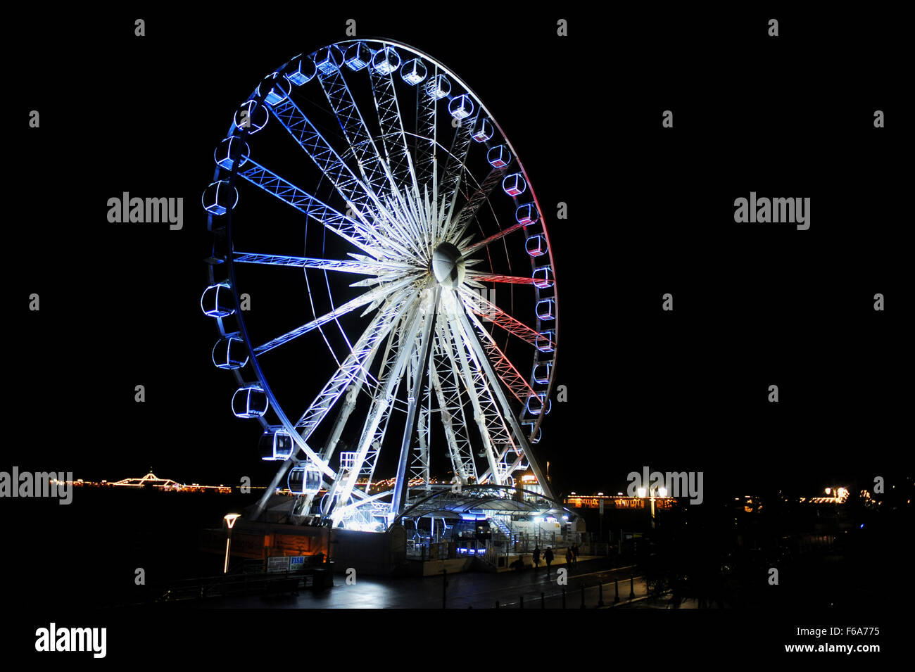 Brighton, UK. 15th Nov, 2015. The Brighton Wheel has been lit up into the red white and blue of the French Tricolor tonight as a mark of a respect to the victims of the Paris killings last Friday Credit:  Simon Dack/Alamy Live News Stock Photo
