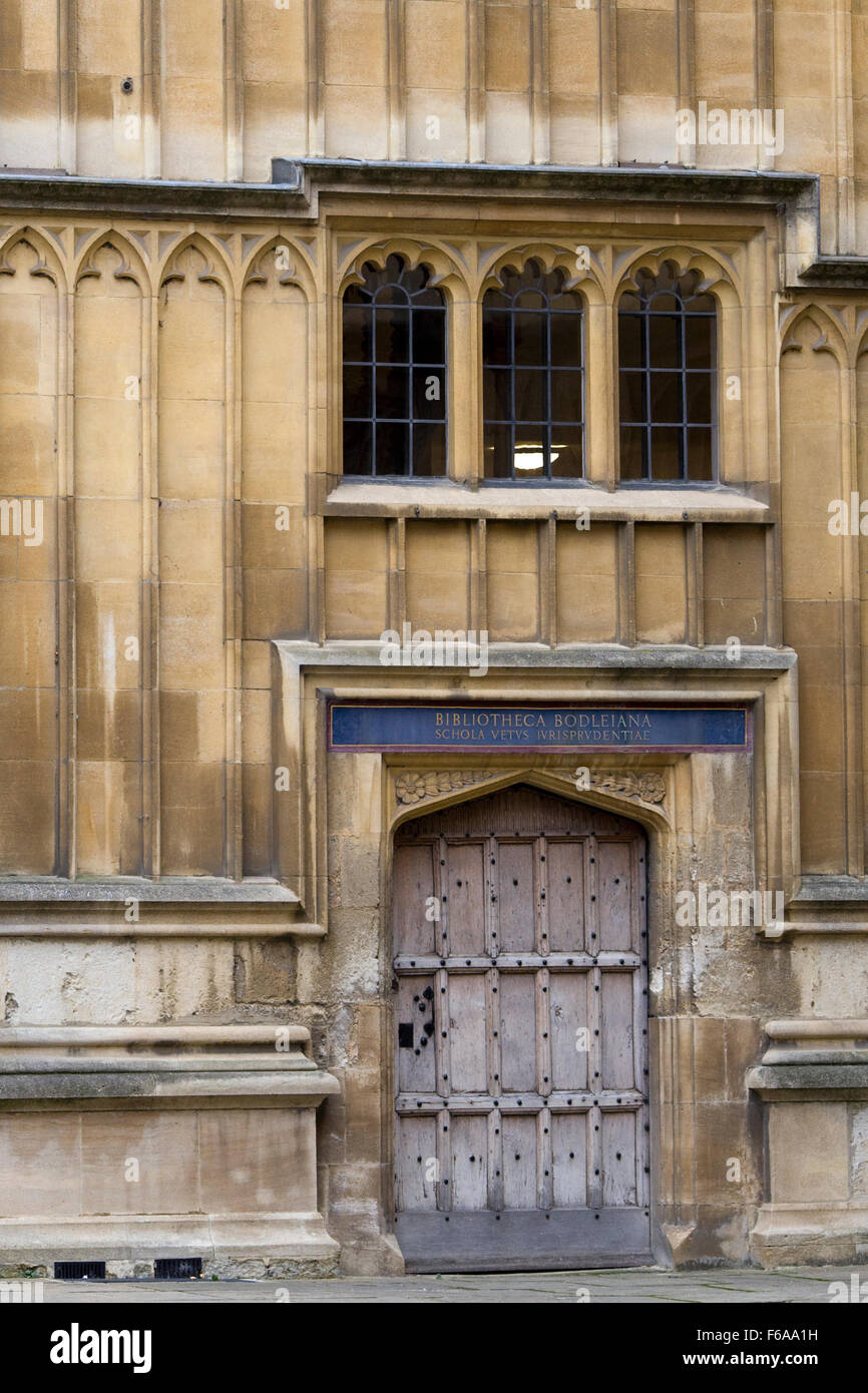 Wooden door to the bodleian Library Oxford England Stock Photo - Alamy