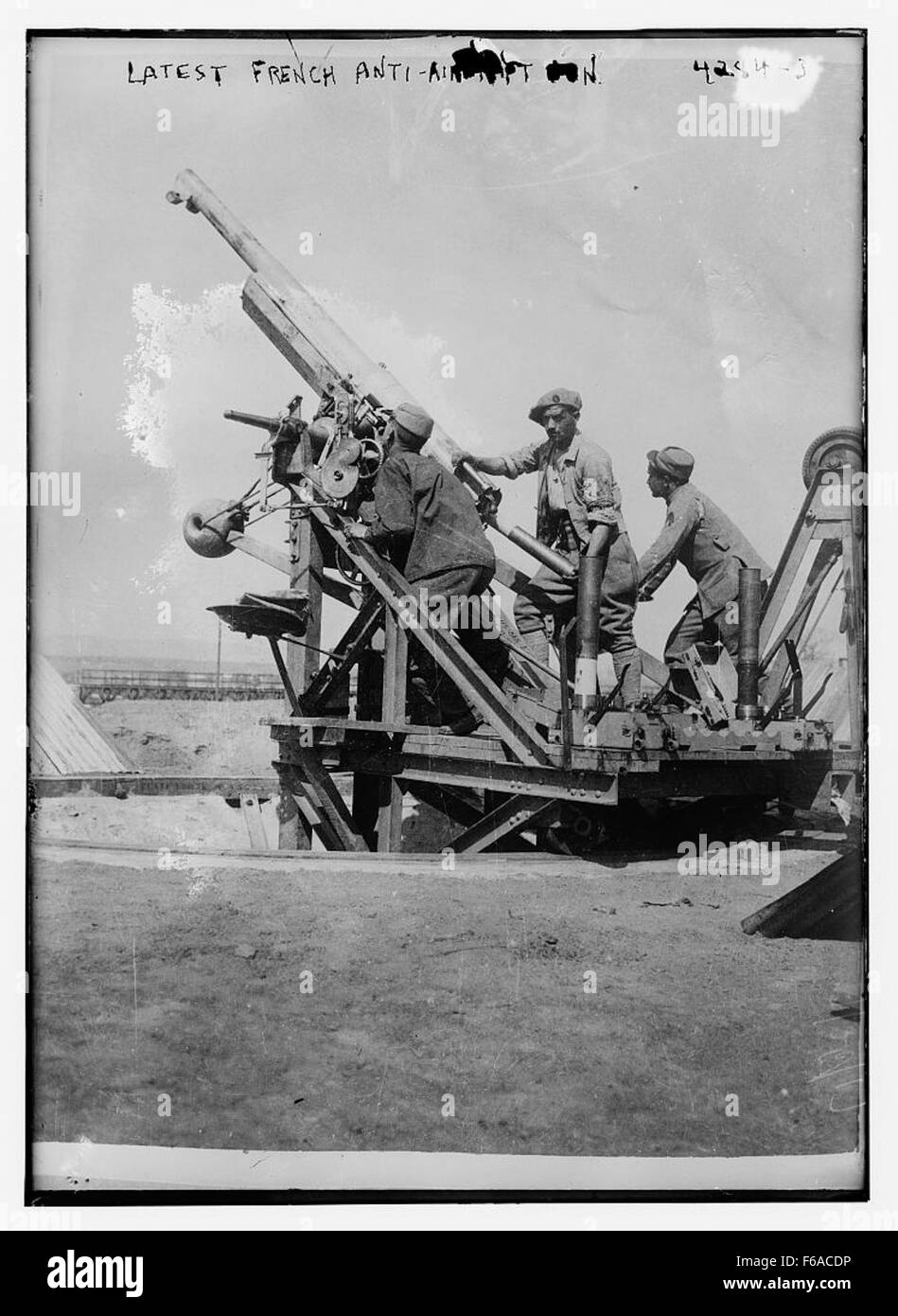 French anti aircraft gun hi-res stock photography and images