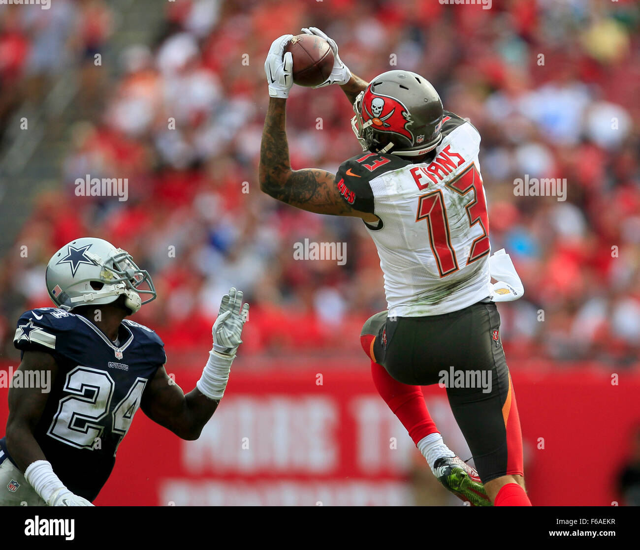 Tampa, Florida, USA. 15th Nov, 2015. DIRK SHADD | Times .Tampa Bay Buccaneers wide receiver Mike Evans (13) makes a catch against Dallas Cowboys cornerback Morris Claiborne (24) during second quarter action at Raymond James Stadium Sunday afternoon in Tampa (11/15/15). Resulting in a first and 10 with the ball on the 26. © Dirk Shadd/Tampa Bay Times/ZUMA Wire/Alamy Live News Stock Photo