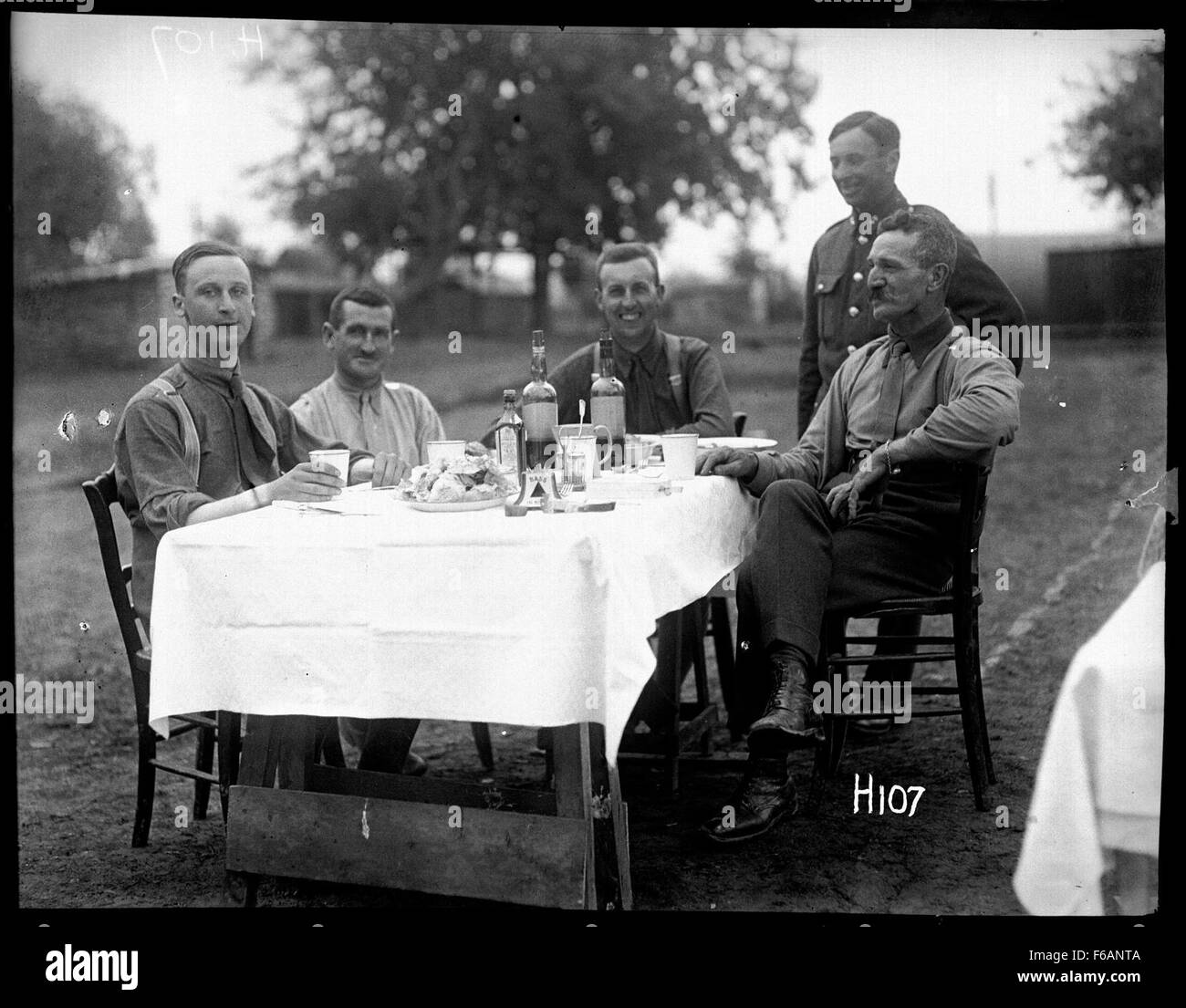 New Zealand army officers have an alfresco dinner during the Stock ...