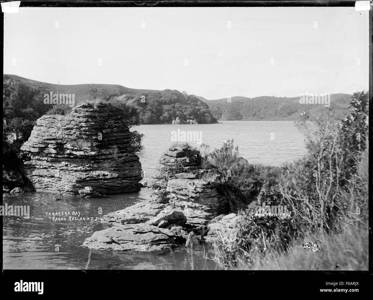 te-kareka-bay-hi-res-stock-photography-and-images-alamy