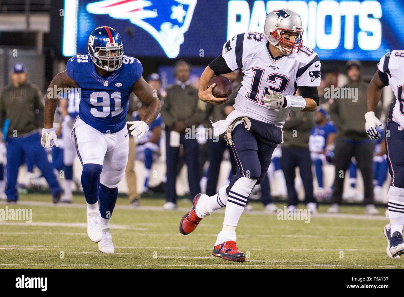 East Rutherford, New Jersey, USA. 15th Nov, 2015. New England Patriots quarterback Tom Brady (12) runs with the ball as New York Giants defensive end Robert Ayers (91) gives chase during the NFL game between the New England Patriots and the New York Giants at MetLife Stadium in East Rutherford, New Jersey. Christopher Szagola/CSM/Alamy Live News Stock Photo