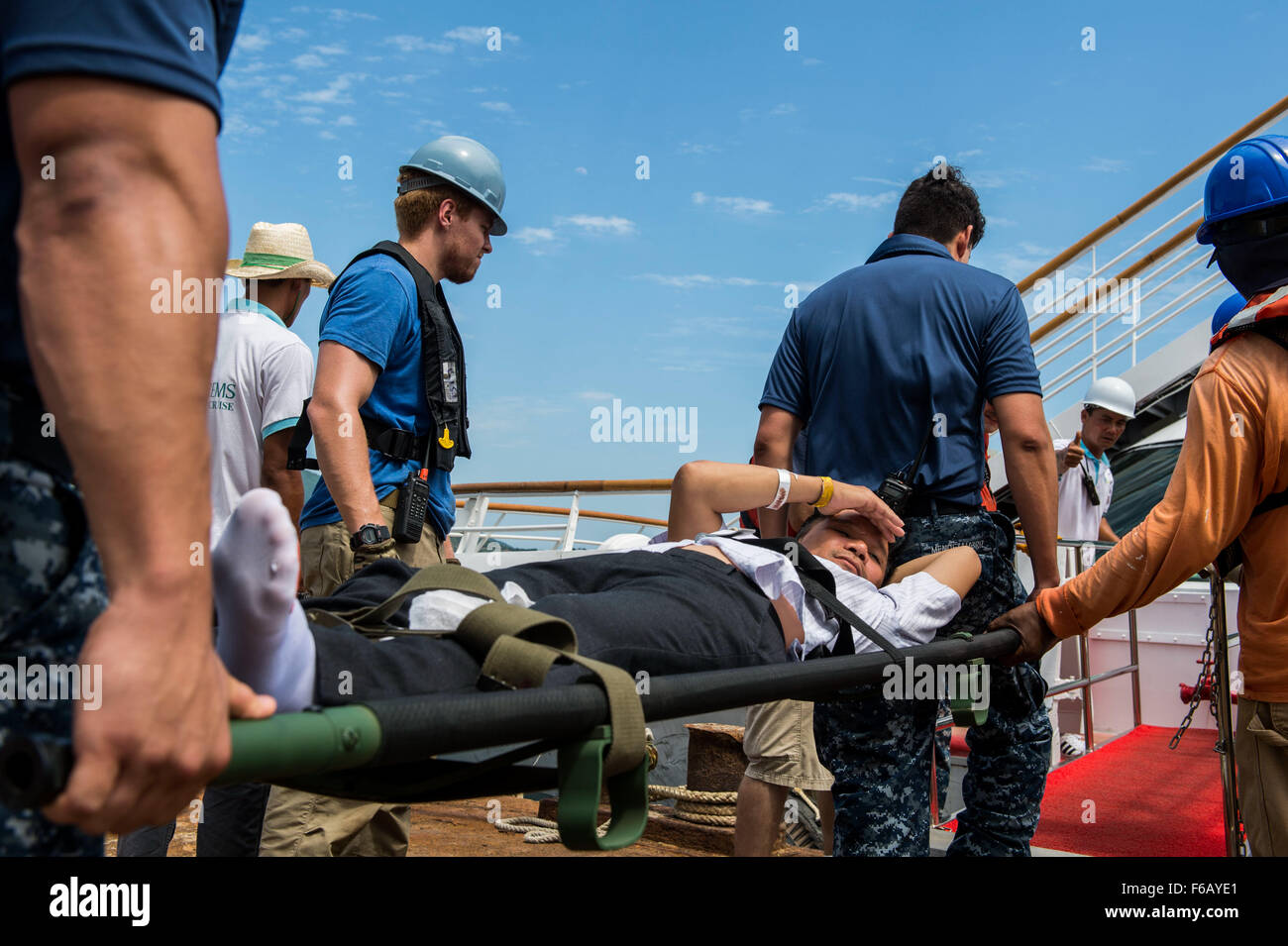 DA NANG, Vietnam (Aug. 23, 2015) Crew members transfer a Vietnamese patient from the hospital ship USNS Mercy (T-AH 19) to a passenger boat during Pacific Partnership 2015. Mercy is currently in Vietnam for its fourth mission port of PP15. Pacific Partnership is in its 10th iteration and is the largest annual multilateral humanitarian assistance and disaster relief preparedness mission conducted in the Indo-Asia-Pacific region. While training for crisis conditions, Pacific Partnership missions to date have provided real world medical care to approximately 270,000 patients and veterinary servic Stock Photo